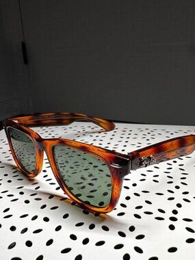 VINTAGE RAY BAN TORTOISE WAYFARER SUNGLASSES FOR WOMEN